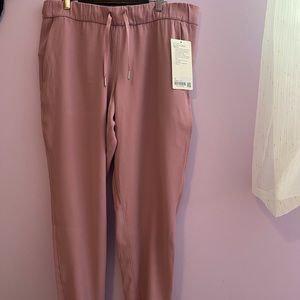 Lululemon on the fly joggers